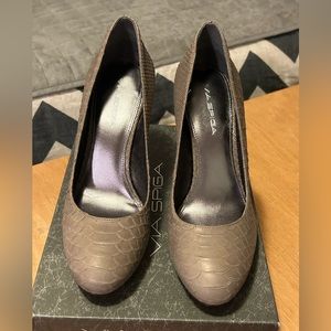 Via Spiga Leather Snake design heels size 8
